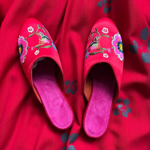 Suzhou Cobblers 摩登繡鞋 中國扣拖鞋/絲綢 刺繡 蘇繡 繡花拖鞋 手工繡花 婚鞋 新婚禮物 紅