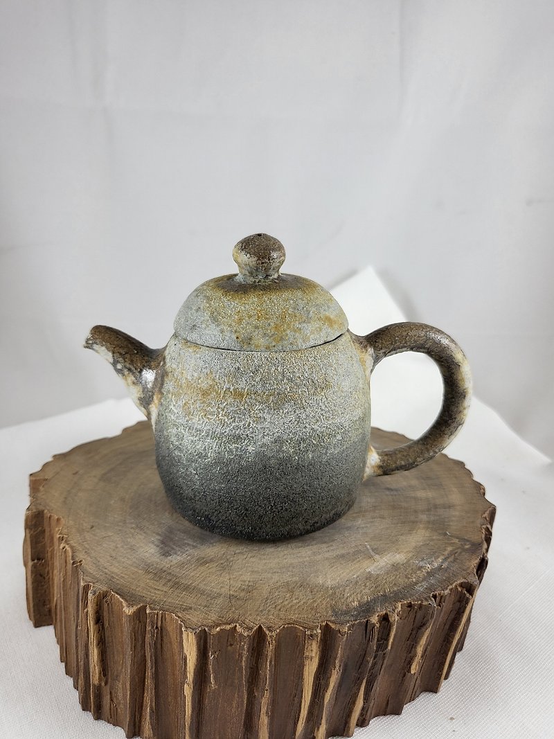 Handmade wood fired Longdan pot - Teapots & Teacups - Pottery Khaki