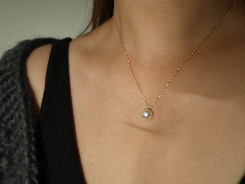 Akoya pearl pendant with 18k gold diamonds, classic design, 4cm 45cm, made in Japan, 18k gold diamond pearl hanging, akoya pearl pendant, classic diamond pendant - สร้อยคอ - ไข่มุก ขาว