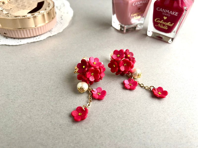 Red plum ear cuff coloring the scenery Polymer clay Clay Kimono - Earrings & Clip-ons - Clay Red