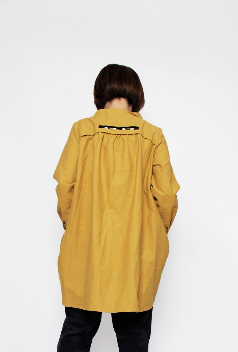 Earth_Sleeping hippopotamus shirt - เสื้อเชิ้ตผู้หญิง - ผ้าฝ้าย/ผ้าลินิน สีเหลือง