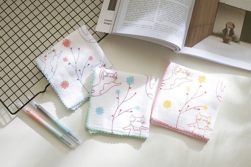純棉100% MIT設計製造::童趣小方巾/手帕(玩耍貓) - 手帕 - 棉．麻 綠色