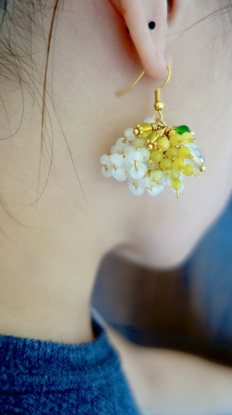 Hello Spring [Topaz x Stone x Czech Glass Beads] Handmade Yellow Flower Mimosa Earrings - Earrings & Clip-ons - Jade Yellow