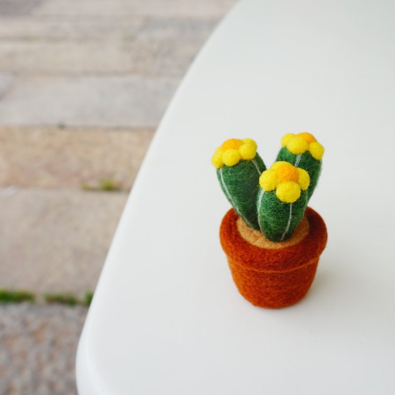Healing cactus succulent potted ornaments handmade wool felt table ornaments family fun little things - Items for Display - Wool Green