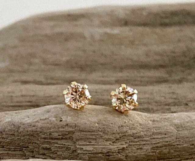 Pair of natural diamond K18 gold stud earrings - Shop saesumikoru