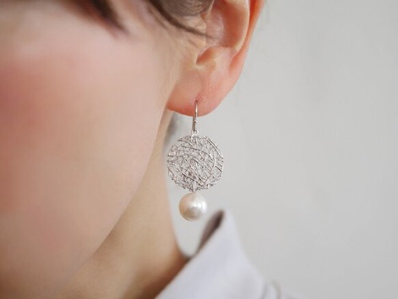 ✩ NEW! ✩ Swaying cotton pearl earrings (round)
