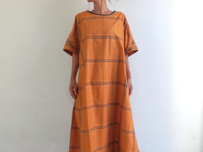 One-piece dress made at check salon / orange