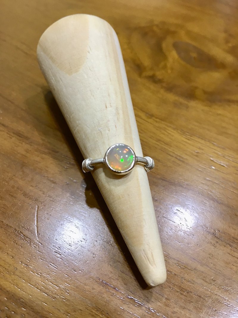 Opal Ring Simple design Handmade in Nepal 92.5% Silver - แหวนทั่วไป - เครื่องเพชรพลอย 