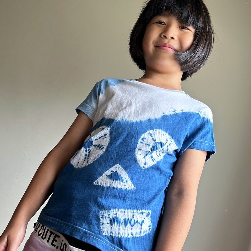 Ichikawa wood indigo-dyed woven cotton indigo-dyed top-two-color building block man | T-shirt hand-dyed children's clothing in stock - เสื้อยืด - ผ้าฝ้าย/ผ้าลินิน สีน้ำเงิน