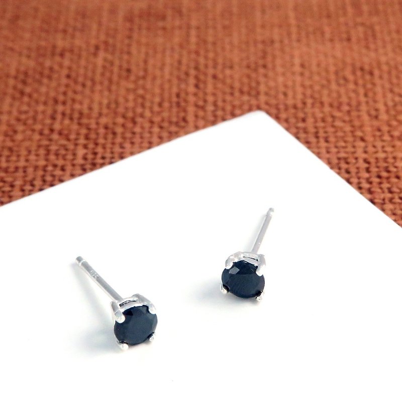 Single diamond black round prong set 925 sterling silver earrings 4mm (pair) - ต่างหู - เงินแท้ สีเงิน