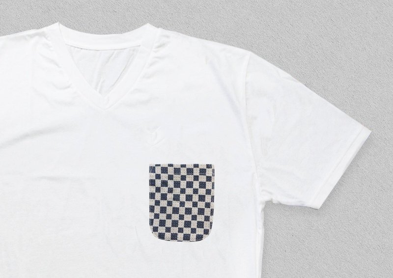 江戸小紋Tシャツ　市松　白に紺　江戸小紋ポケット　半袖　Vネック - 女 T 恤 - 棉．麻 白色