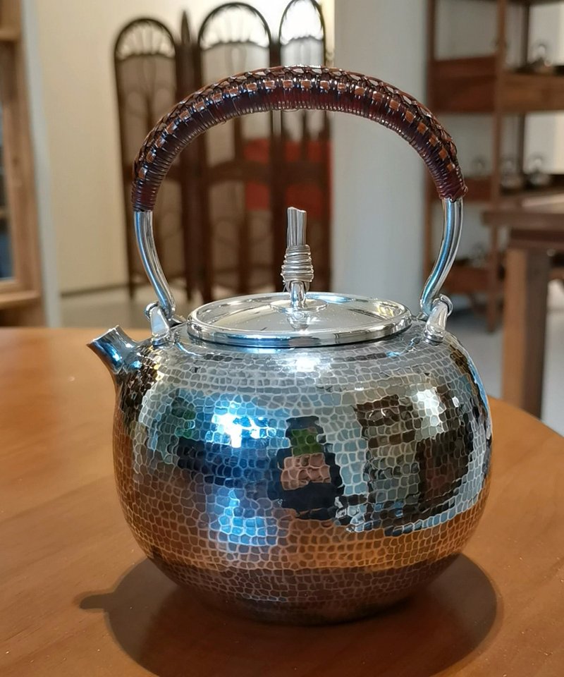 Shang frame round handle Silver pure Silver handmade one punched Silver for boiling water and making tea 900cc - Teapots & Teacups - Sterling Silver 