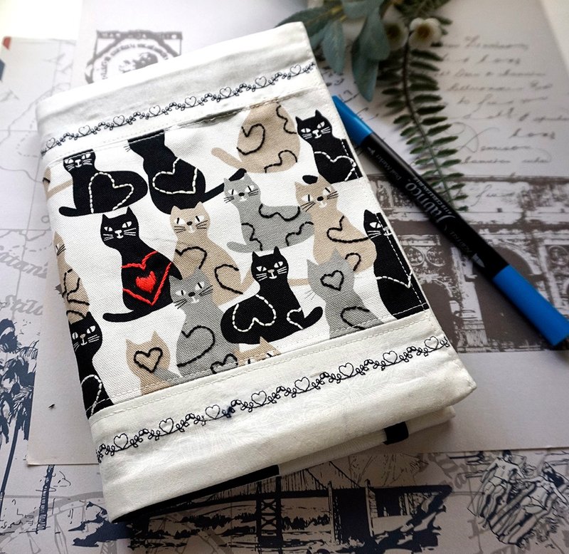 紅心貓咪刺繡手帳本畫圖本記事本 - 筆記本/手帳 - 紙 黑色