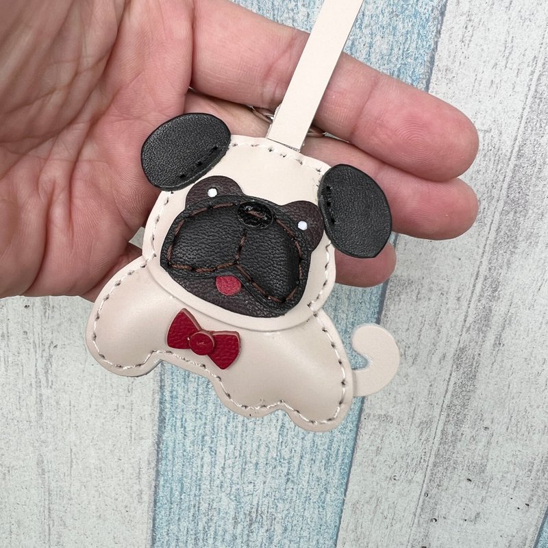 Healing objects beige pug dog pure hand-stitched leather pendant small size - พวงกุญแจ - หนังแท้ สีกากี