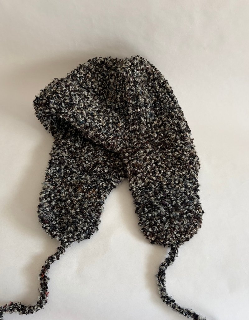 黑色系捲捲毛線手工編織遮耳帽 / 毛線帽 - 帽子 - 羊毛 