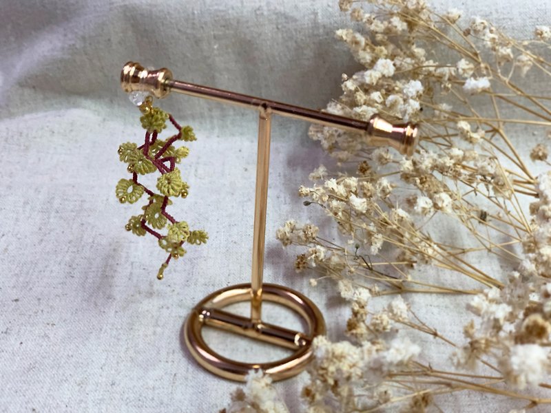 手作りの織りイヤリング/小さな花のイヤリング。ペア - ピアス・イヤリング - コットン・麻 イエロー