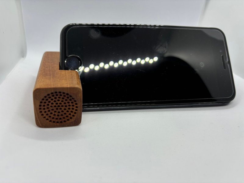 Log unplugged amplifier/mobile phone holder/key ring - Phone Stands & Dust Plugs - Wood Gold