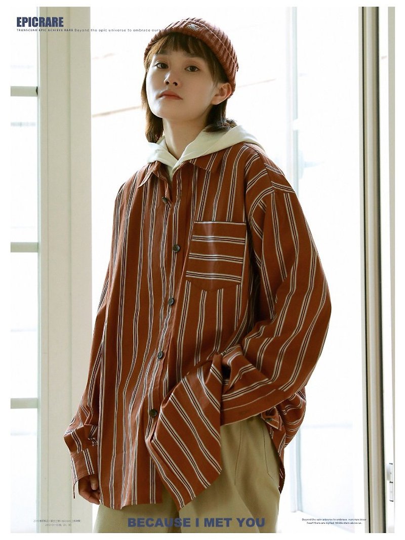 Brown stripes 2 colors into the retro vertical stripes texture shirt Unisex simple long-sleeved loose shirt S-XL - เสื้อเชิ้ตผู้หญิง - ผ้าฝ้าย/ผ้าลินิน สีนำ้ตาล