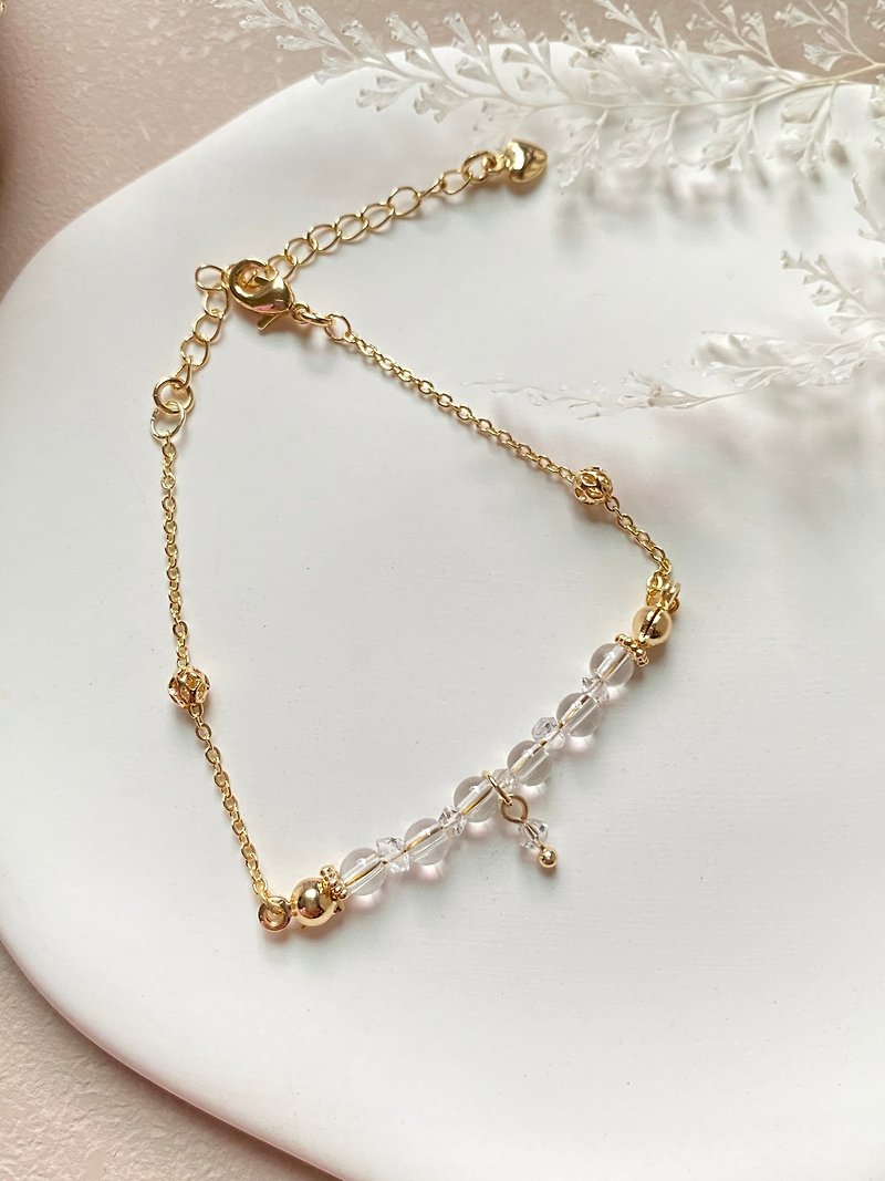 [Kimiko handmade jewelry] Herkimon white crystal shape bracelet - สร้อยข้อมือ - คริสตัล ขาว
