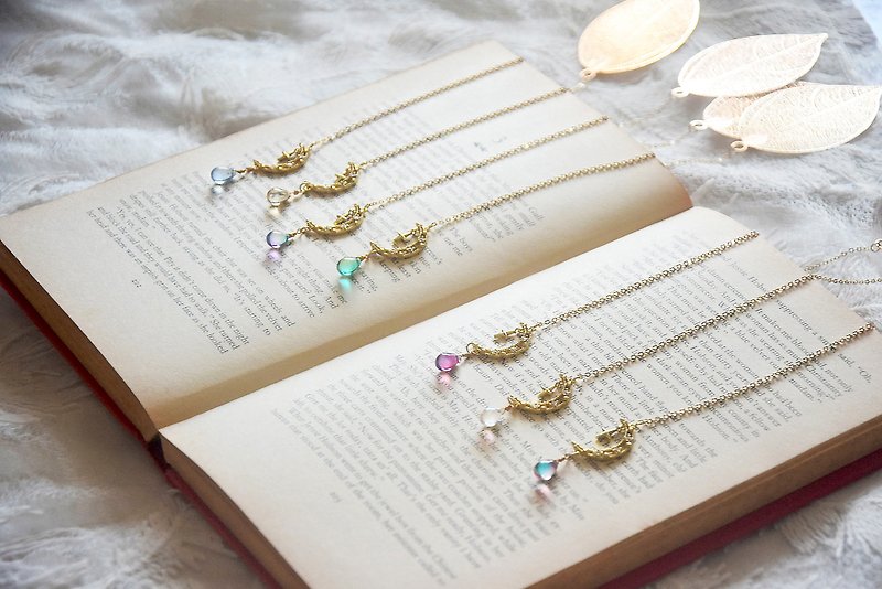 The Shimmering Moonlight Gold Leaf Bookmark - Vintage Teardrop Romantic Sky Cute - Bookmarks - Other Materials 