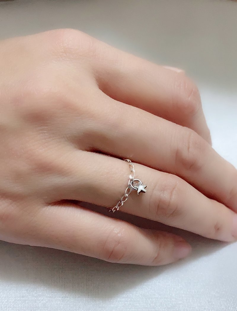 Sterling Silver Chain Ring-Hanging Little Star Chain Ring