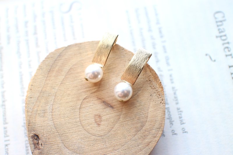 Romantic gold- Pearls earrings - ต่างหู - ทองแดงทองเหลือง ขาว