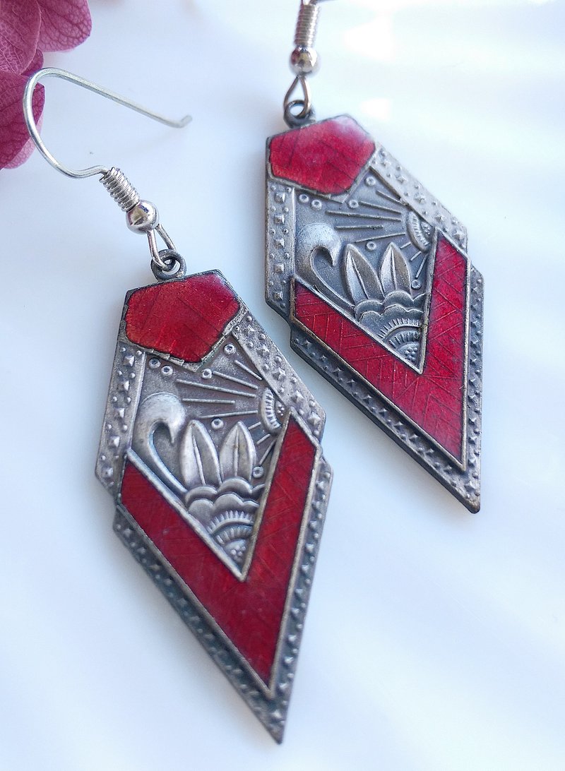 Vintage Jewelry TWO SISTERS 景泰藍 浮雕紅 耳勾 針式耳環 - 耳環/耳夾/耳骨夾 - 其他金屬 金色