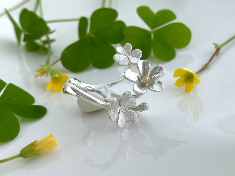 カタバミのイヤーカフ - 耳環/耳夾/耳骨夾 - 純銀 銀色