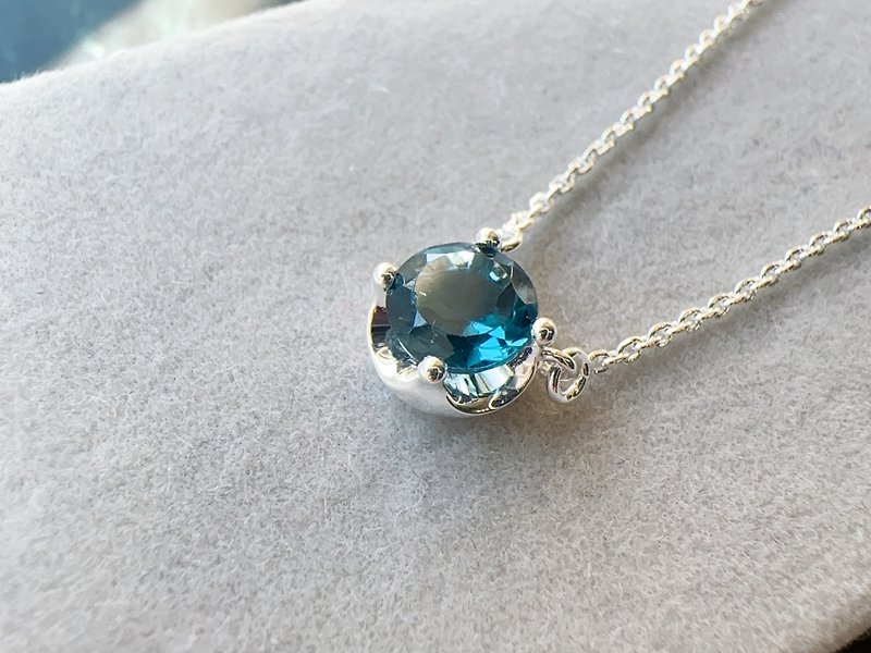 Natural London Blue Stone Sterling Silver Necklace Bright Shine Elegant Simple Texture November Stone - สร้อยคอ - เงินแท้ 