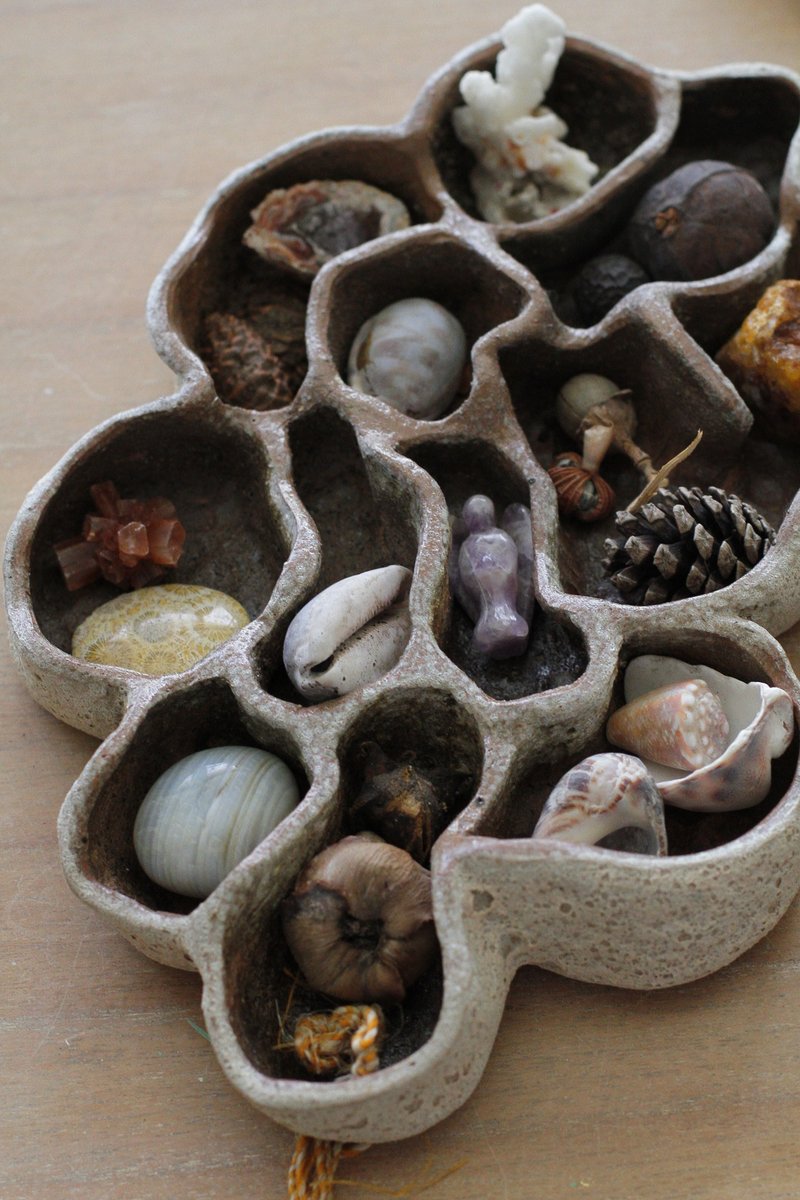 純手捏白色陶瓷水晶/果實/貝殼等收納盤 - 居家收納/收納盒/儲物盒 - 陶 白色