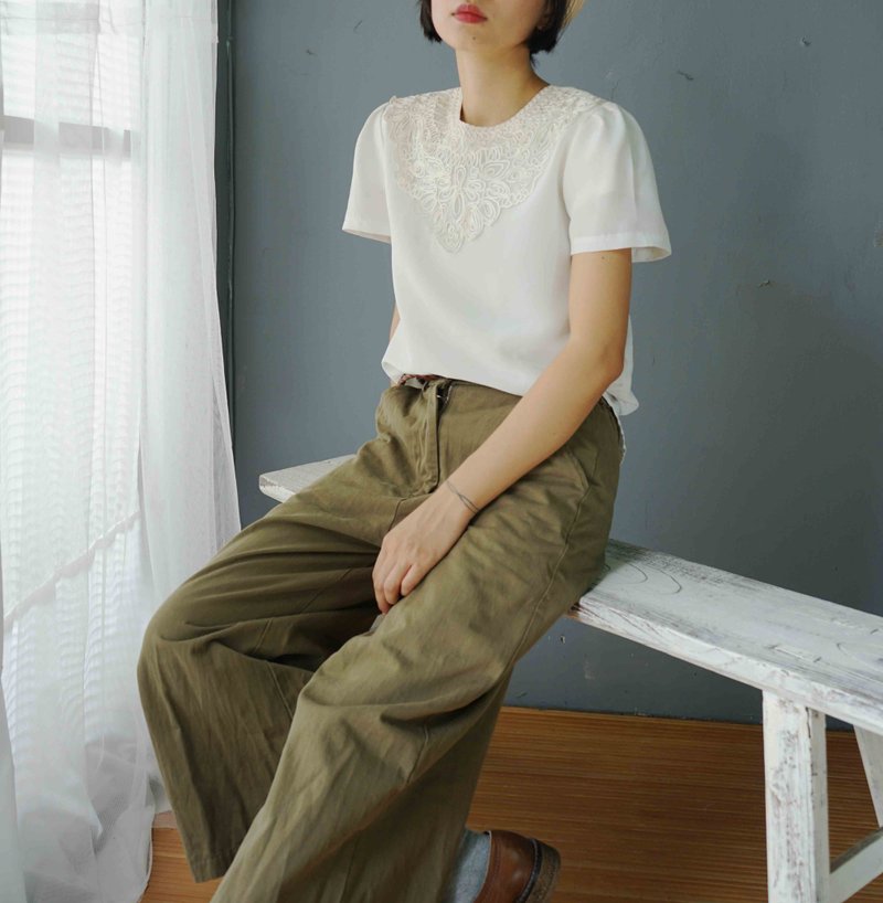 尋寶古著-古董蕾絲領白色圓領襯衫for Ruby Yuan - 女襯衫 - 聚酯纖維 白色