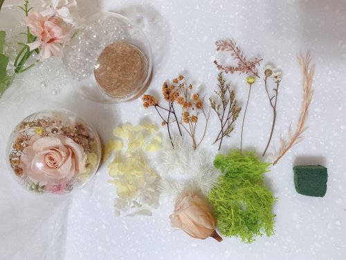 花點時手作 【DIY材料包】迷你永生玫瑰花玻璃球罩