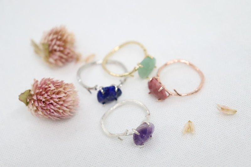 Unique Nugget Amethyst Handcrafted Gemstone Ring Elegant Prong Setting Ring - 戒指 - 寶石 多色