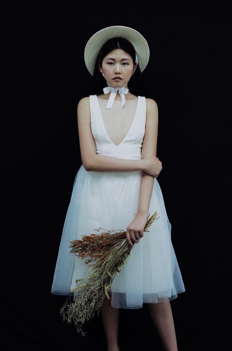 วัสดุอื่นๆ ชุดเดรส ขาว - Love Philosophy bridal simple wedding dress - low-cut vest with short skirt