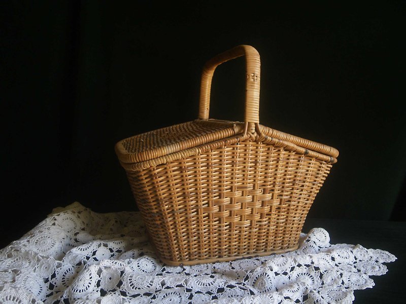 [OLD-TIME] Early Taiwan-made picnic basket