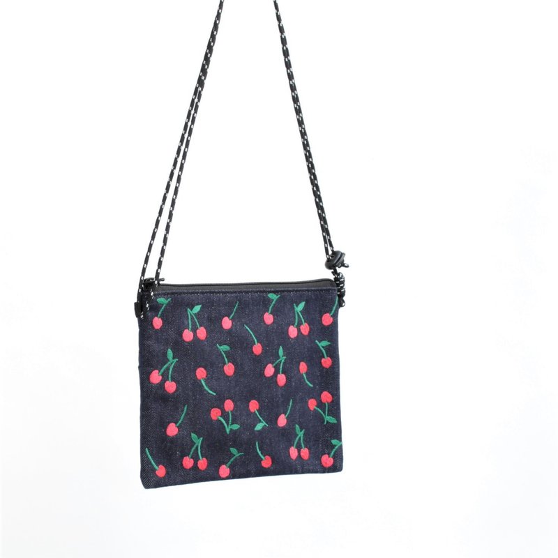 さくらんぼ刺繍・サコッシュ - 化妝包/收納袋 - 棉．麻 藍色
