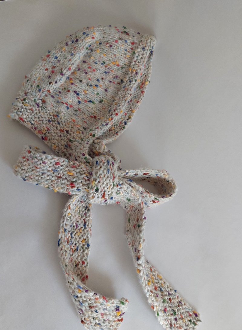 Off-white with colorful speckles: A Balaclava That Doubles as a Scarf - หมวก - ขนแกะ 