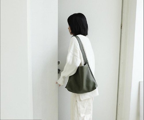 Japanese designer original brand lychee two-color leather tote bag shoulder  bag side bag portable - Shop dress-from-kimono Handbags & Totes - Pinkoi