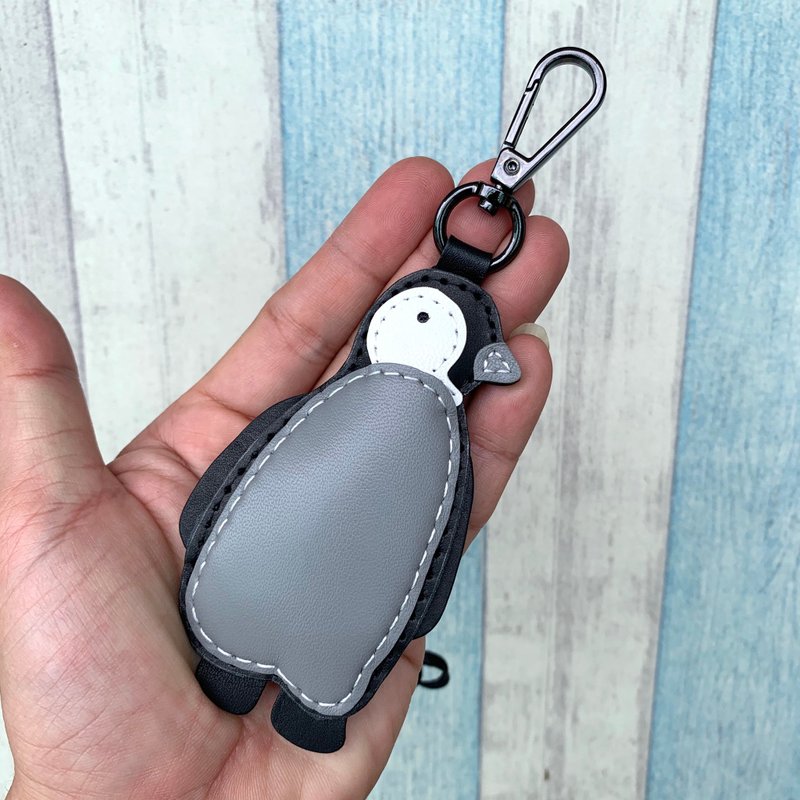 Healing small objects handmade leather black cute penguin hand-stitched keychain small size - ที่ห้อยกุญแจ - หนังแท้ 