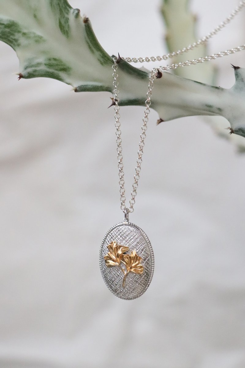 Classic Series | Gold and Ginkgo Sterling Silver Pendant - สร้อยคอ - เงินแท้ สีเงิน