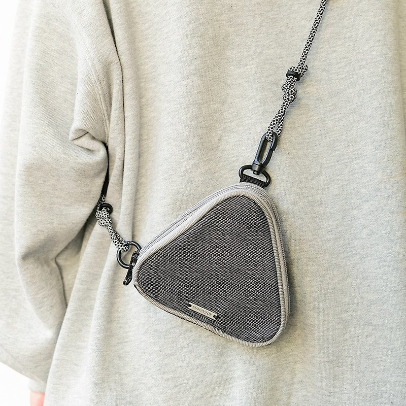 Tooling style key bag earphone storage bag hanging neck triangle bag key card bag serious black - กระเป๋าใส่เหรียญ - ไนลอน สีดำ
