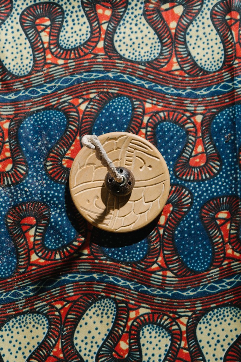 EARTH.er - Nepali wooden engraved pattern incense holder