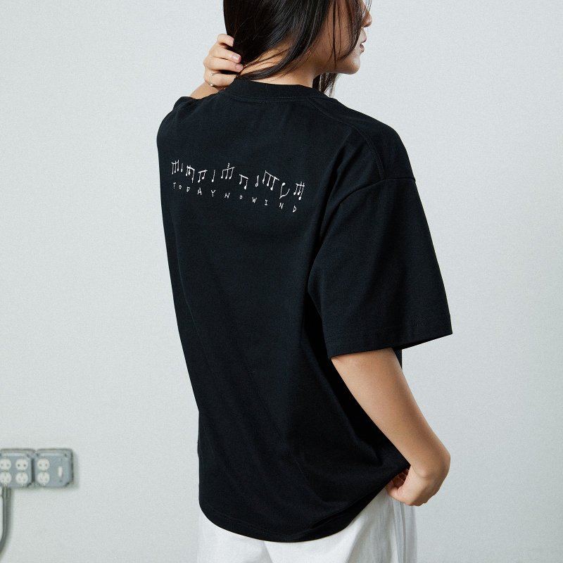 音符刺繡口袋寬松TEE 索羅娜抗皺涼感T恤 - 帽T/大學T - 棉．麻 黑色
