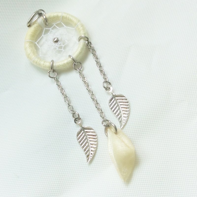 Yellow solidify ribbon flower petal dreamcatcher necklace - สร้อยคอ - งานปัก สีเหลือง