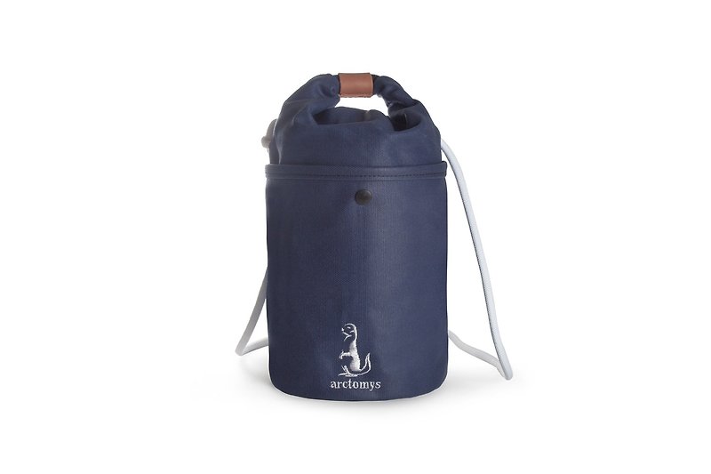 Arctomys EABA - waxed canvas bucket bag - BLUE - กระเป๋าแมสเซนเจอร์ - ผ้าฝ้าย/ผ้าลินิน สีน้ำเงิน