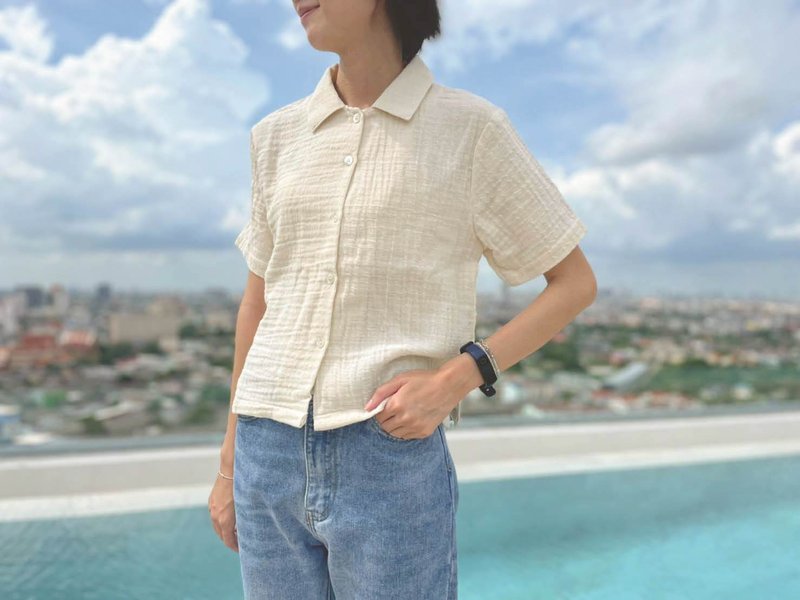 Cream shirt with cute ripple stripe - 女襯衫 - 棉．麻 白色