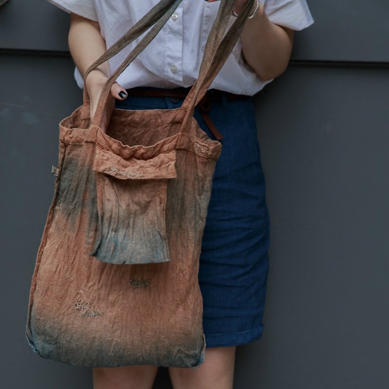 The life in the forest | Natural plant dyed retro vintage thorn bag handmade limited edition tote bag multi-layer dyed tie dyed shoulder bag Messenger bag limited edition upgrade shopping bag | Nanshan vegetation dyed NAMSAN INDIGO - Messenger Bags & Sling Bags - Cotton & Hemp Brown