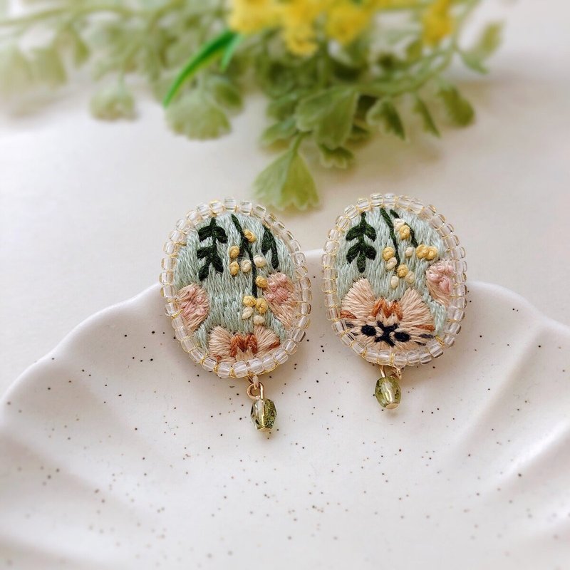 貓刺繡含羞草穿孔耳環 - 耳環/耳夾/耳骨夾 - 繡線 綠色