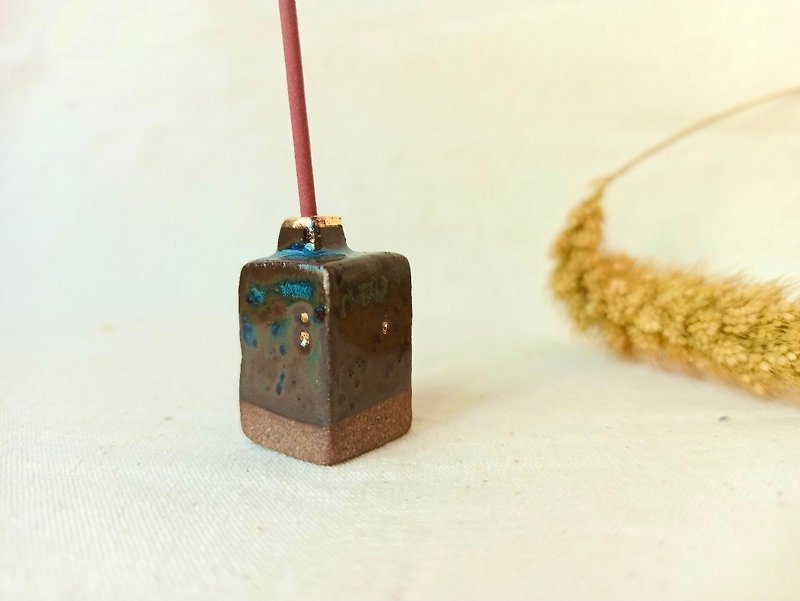 Two-way golden water glaze cute small pottery incense stick lying incense holder - Fragrances - Pottery Blue