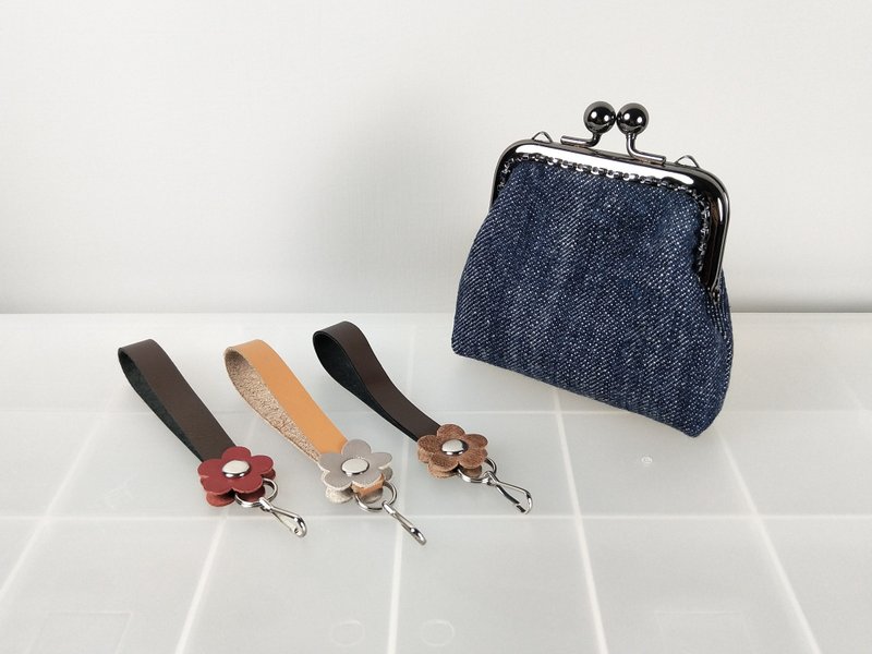 Navy blue denim coin purse (gold bag with lanyard), recycled materials, friendly to the environment - กระเป๋าใส่เหรียญ - ผ้าฝ้าย/ผ้าลินิน สีน้ำเงิน